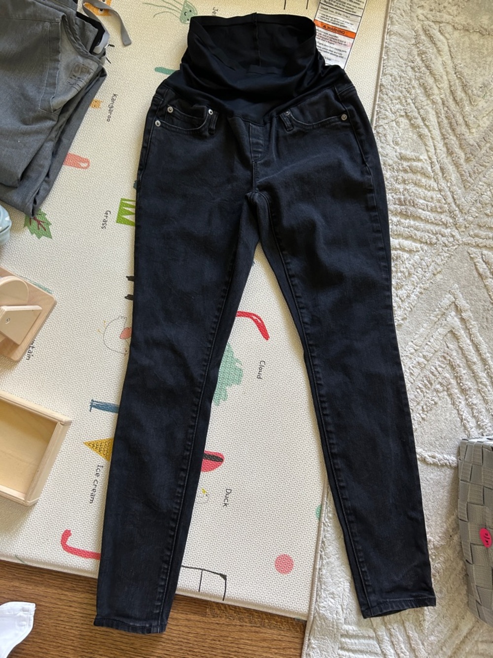 NWT Gap Women's Maternity black Jeans